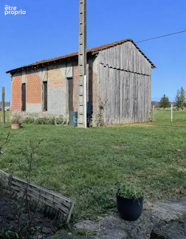 Sur 11457 m2 de terrain, ensemble de bâtiments en pierre composé d’une maison d’habitation, d’un gîte, d’un pool house, de deux  - photo 26
