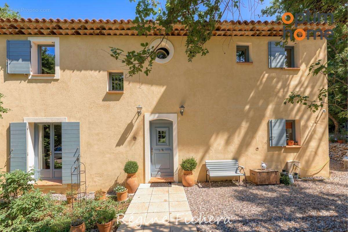 Puyloubier — Maison d'architecte au pied de la montagne Sainte-Victoire - photo 3
