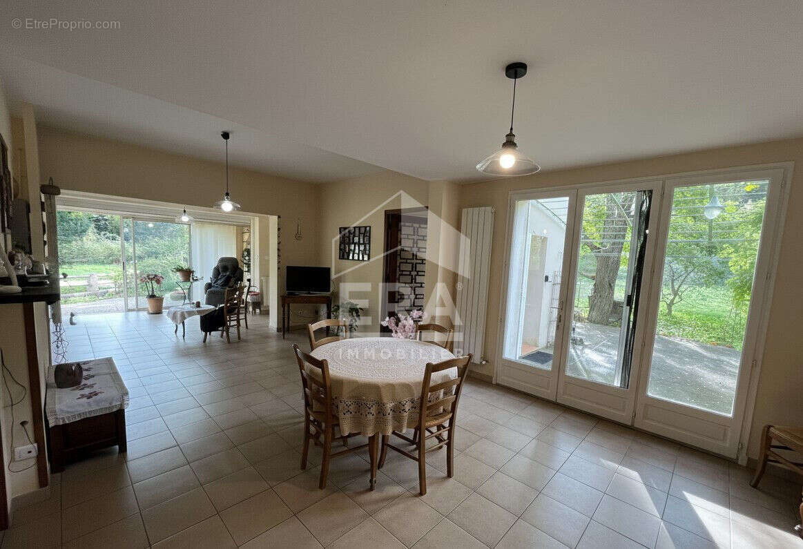 Maison à PERNES-LES-FONTAINES