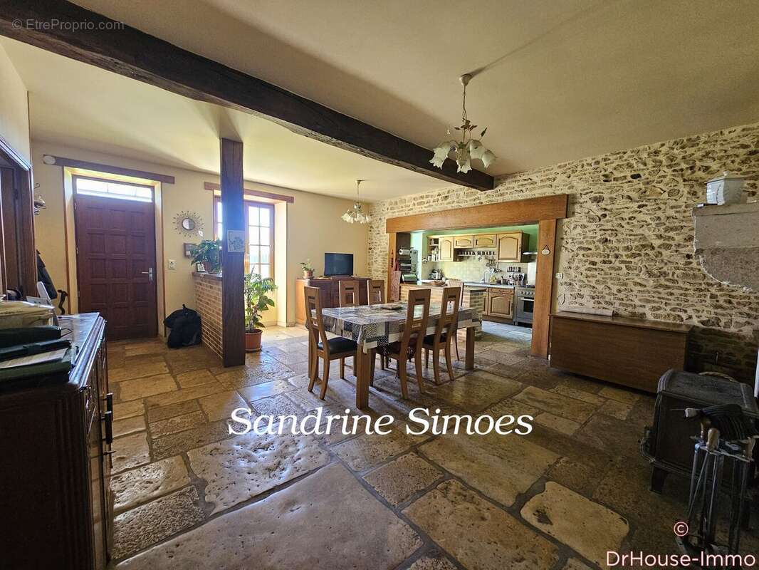 Maison à MAUPREVOIR