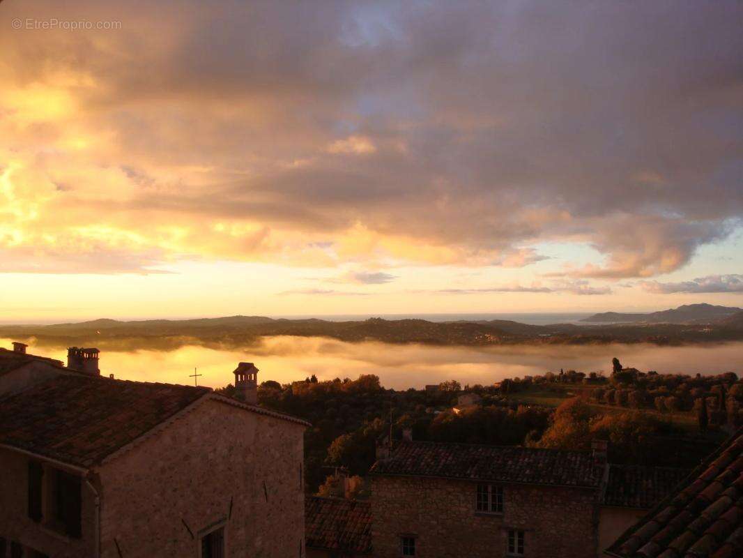 Appartement à CHATEAUNEUF-GRASSE