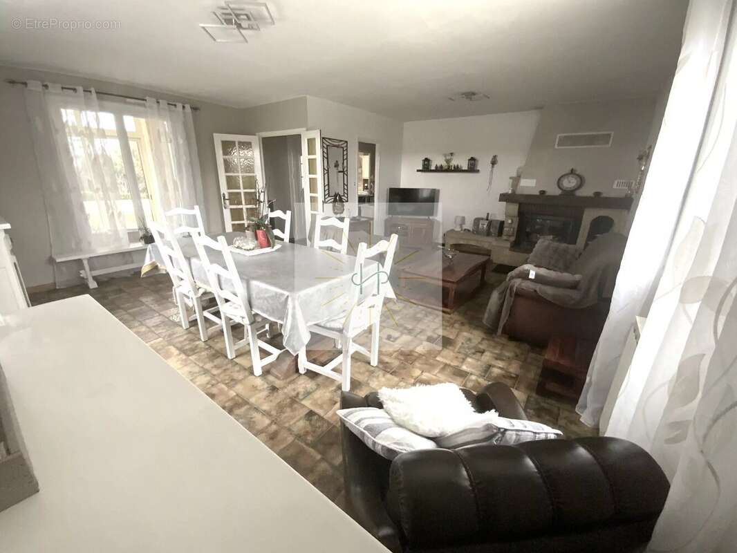 Maison à MONTBOUCHER-SUR-JABRON