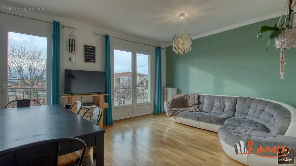 Appartement à VEAUCHE