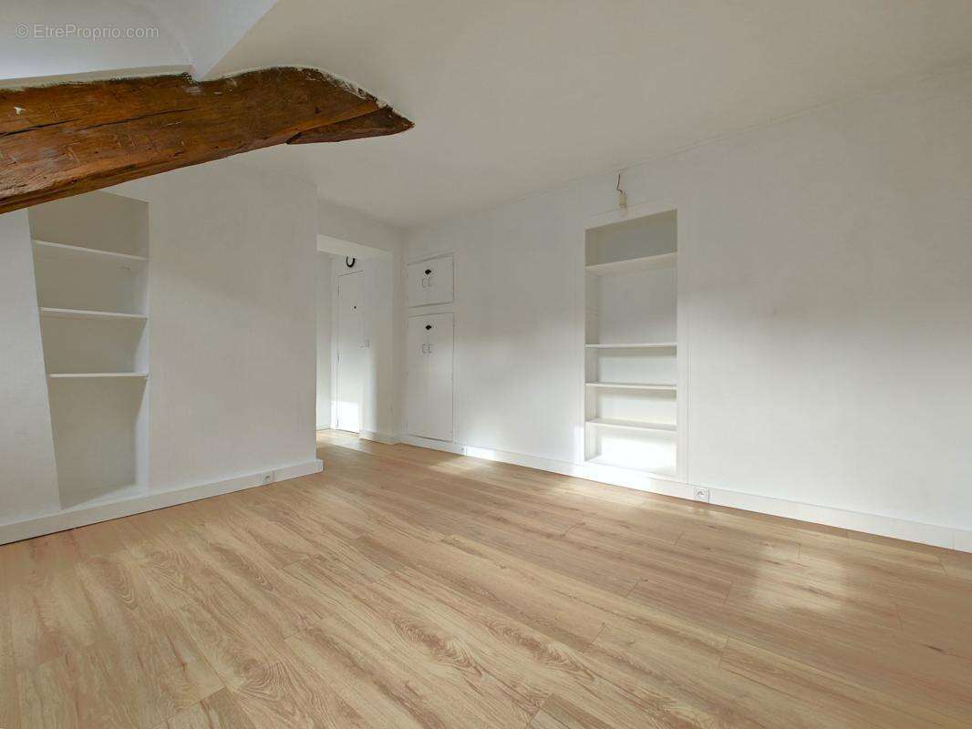Appartement à PARIS-1E