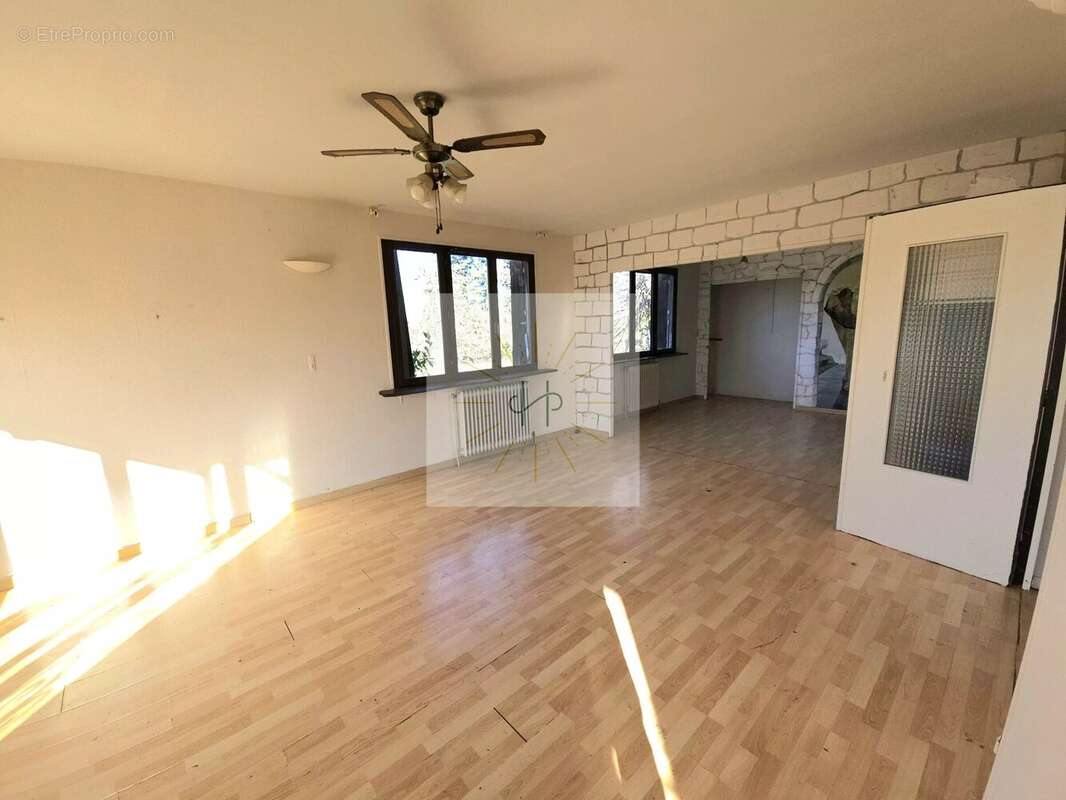 Maison à SAINT-GERVAIS-SUR-ROUBION