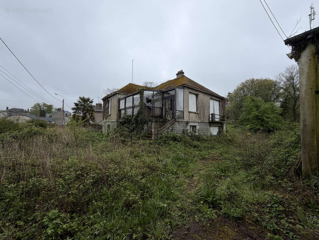 Maison à LOUVIGNE-DU-DESERT