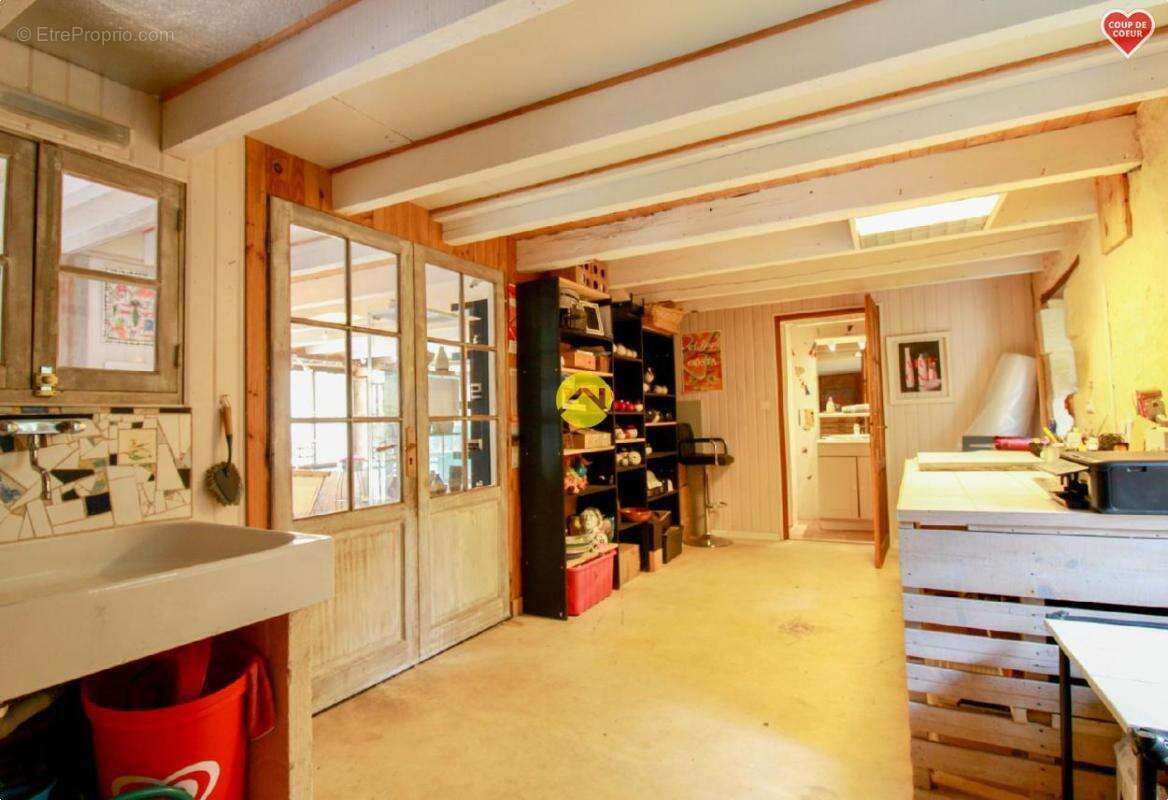 Commerce à LE BUISSON-DE-CADOUIN