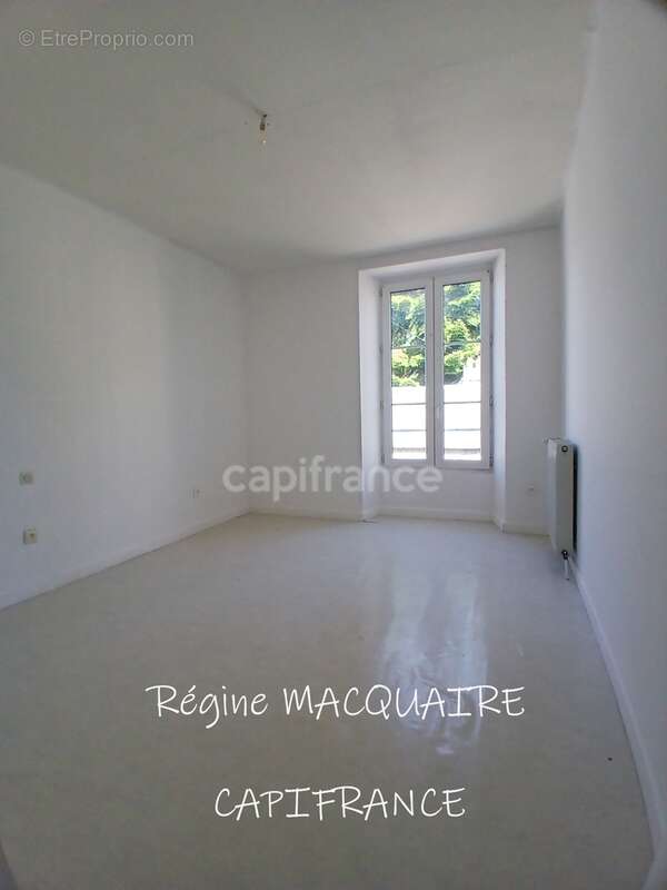 Maison à vendre 4 pièces SOURDEVAL (50) : 3 chambres, garage et extérieur privatif - photo 12