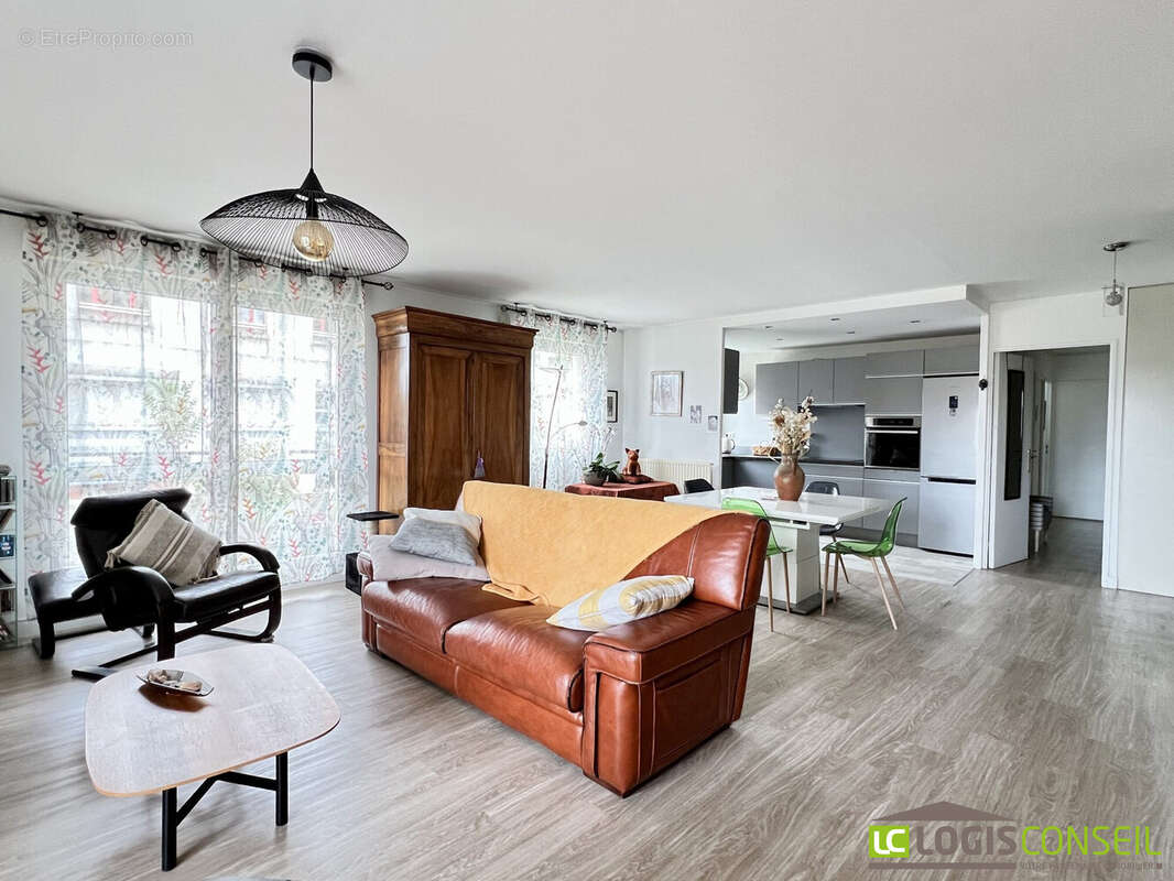 Appartement à FRESNES