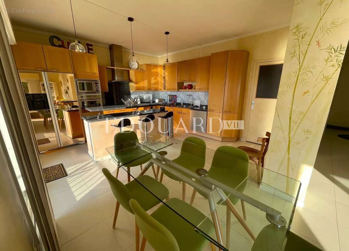 Appartement à EZE