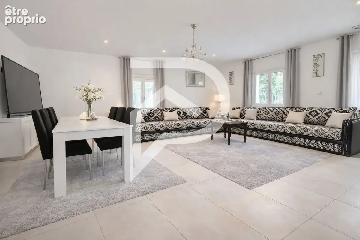 Maison de 200 M2 de plain pied sur 3240 M2 de terrain. - photo 2