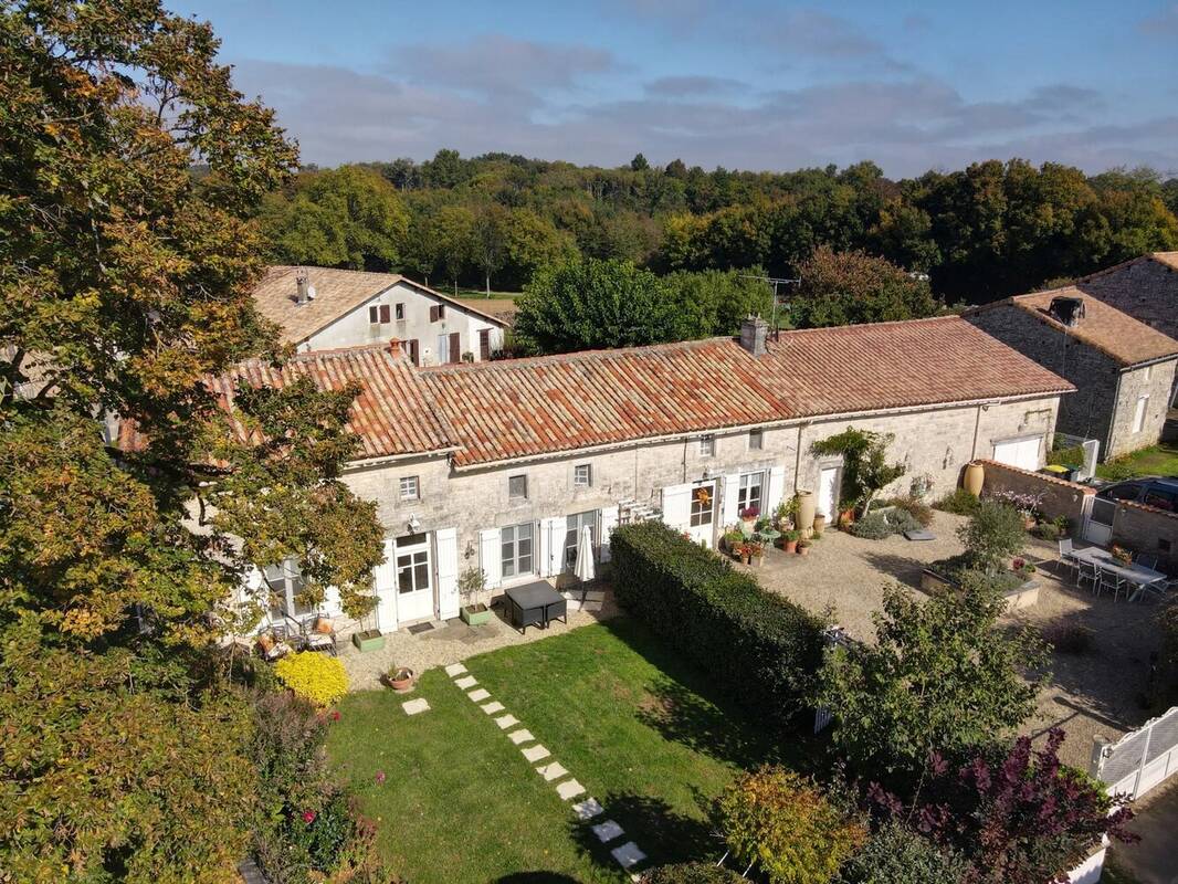 Maison à LA FORET-DE-TESSE