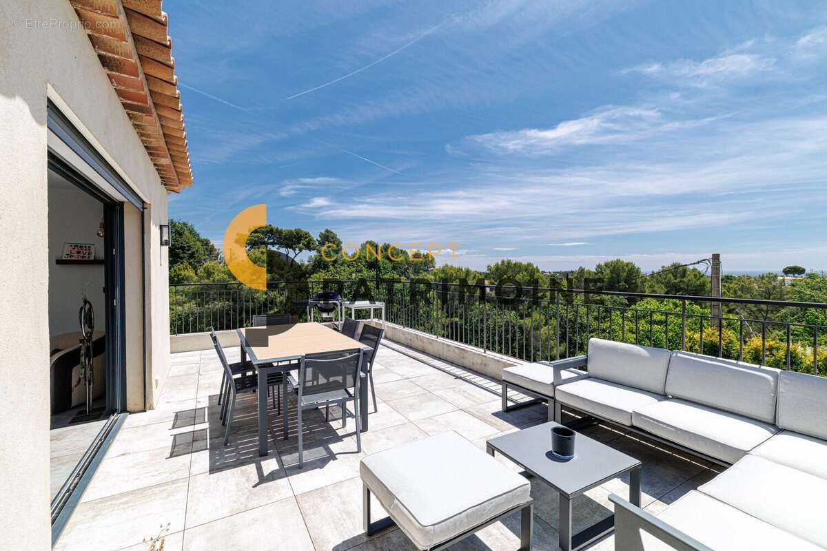 Maison 121 m² à La Gaude  - photo 8