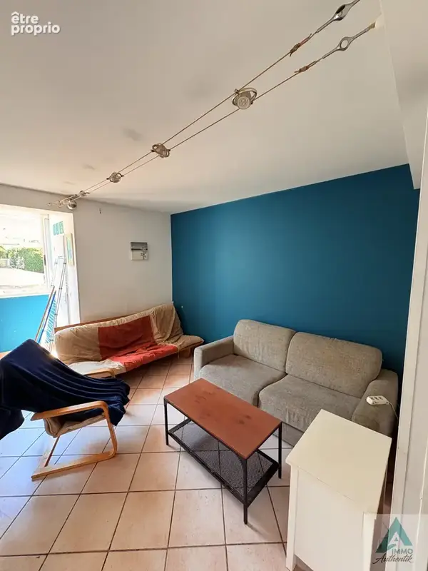 Super studio aménagé avec loggia et cave - photo 2