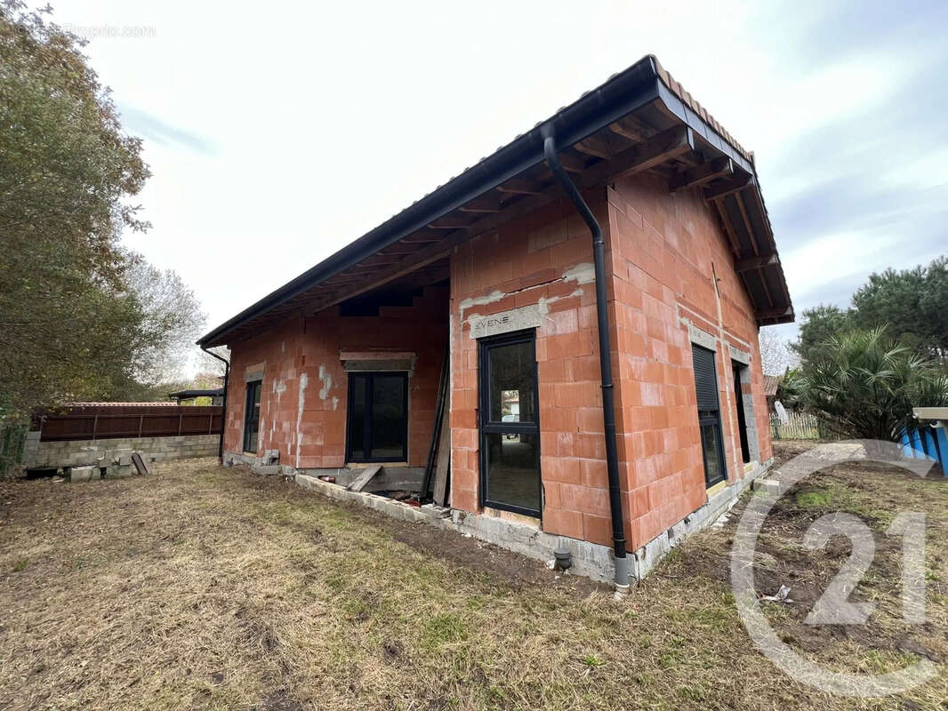 Maison à SAINTE-EULALIE-EN-BORN