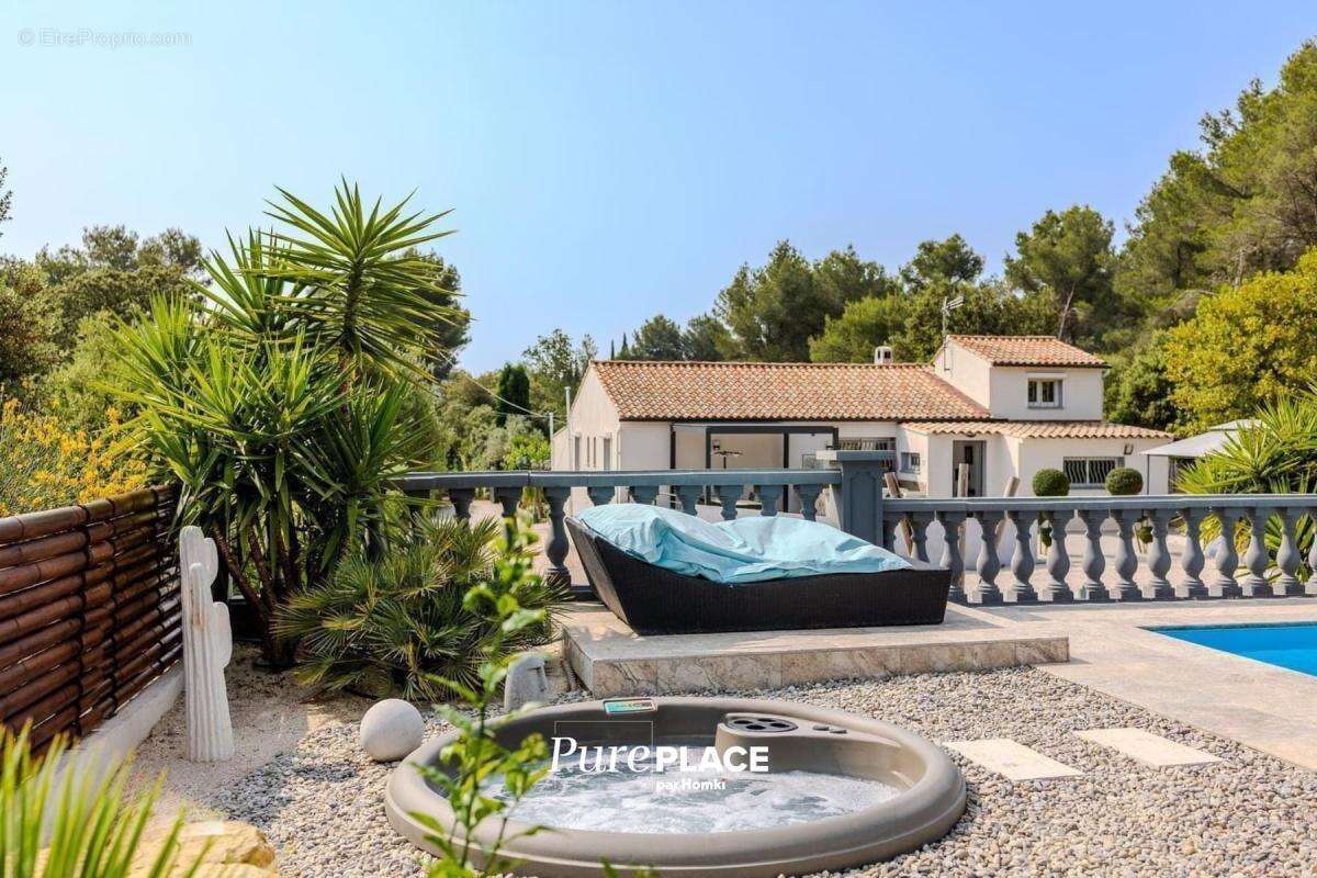 Maison/Villa T4 de 140 m2 à Évenos 83330 - photo 13