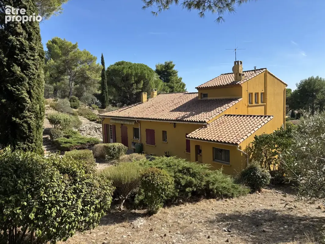 Belle villa traditionelle en colline sur 5500 m2 de terrain - photo 2