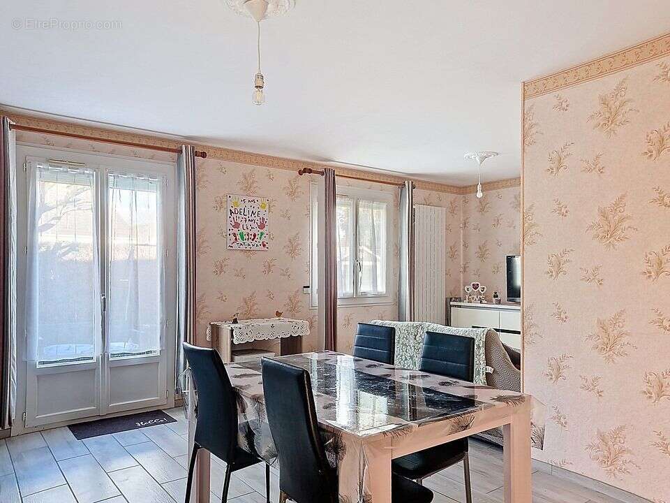 Maison à ETREPAGNY