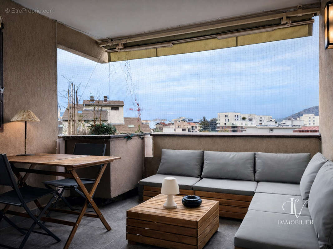 Appartement à AMBILLY