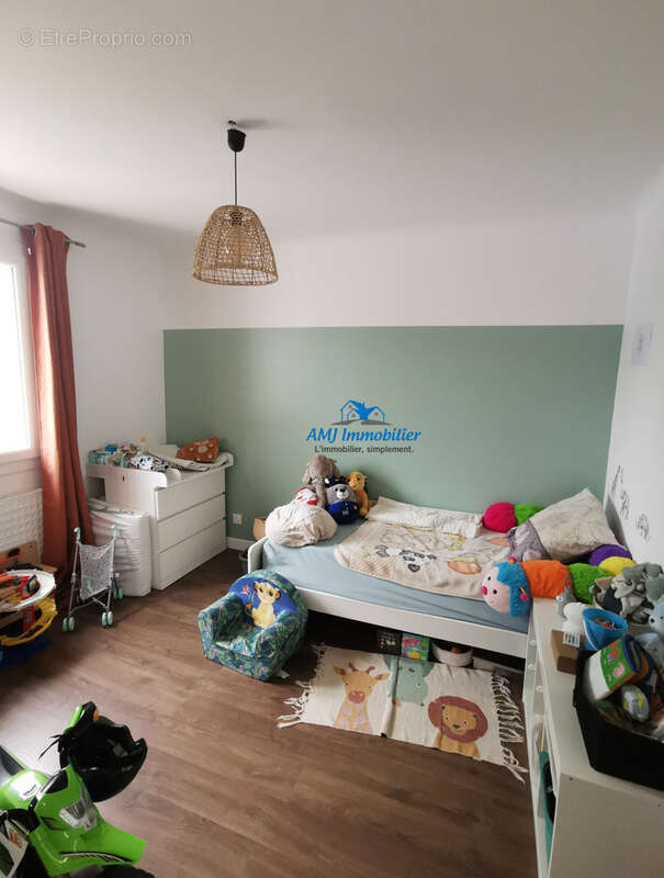 Maison à SAINT-HILAIRE-DE-CHALEONS