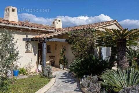 Maison à MANDELIEU-LA-NAPOULE