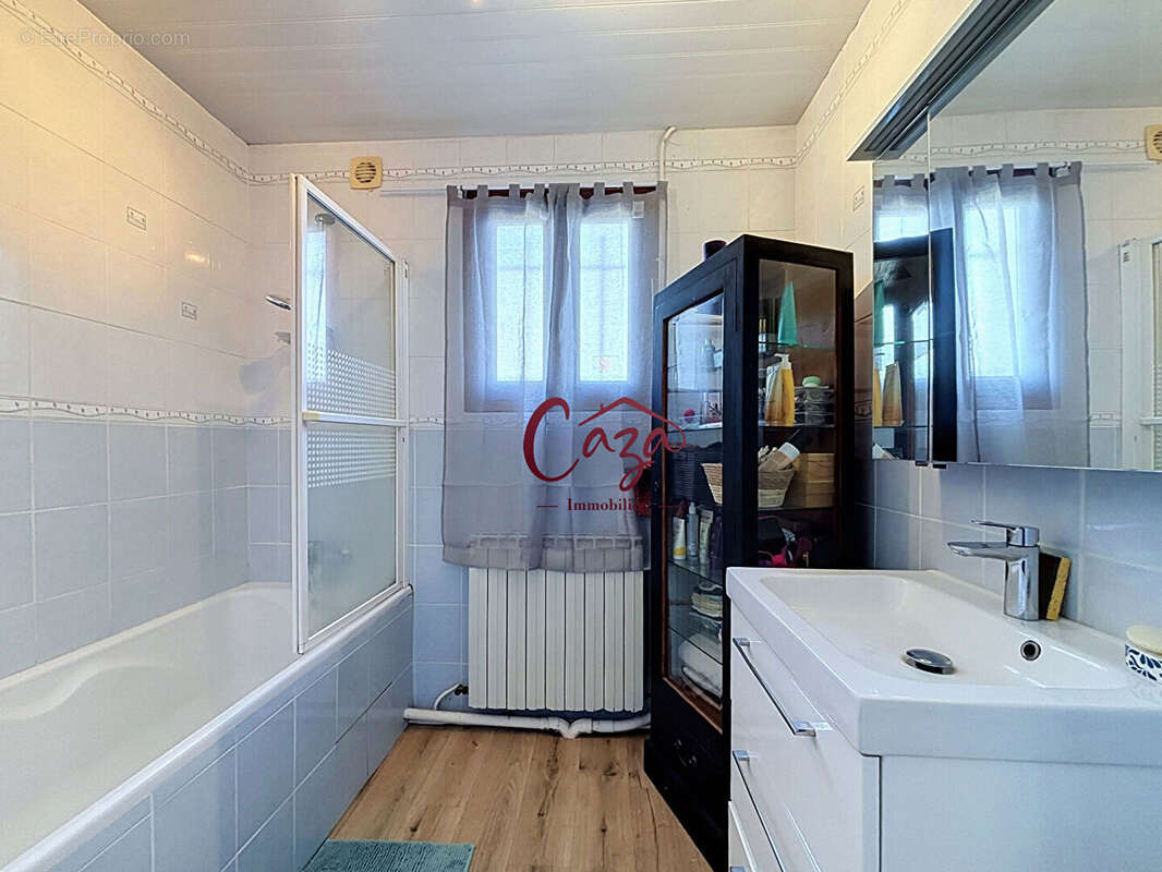 Maison familiale 5 chambres avec piscine, garage et grand jardin à Saint-Loubès - photo 5