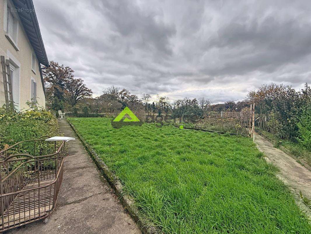 Maison à MOURIOUX-VIEILLEVILLE