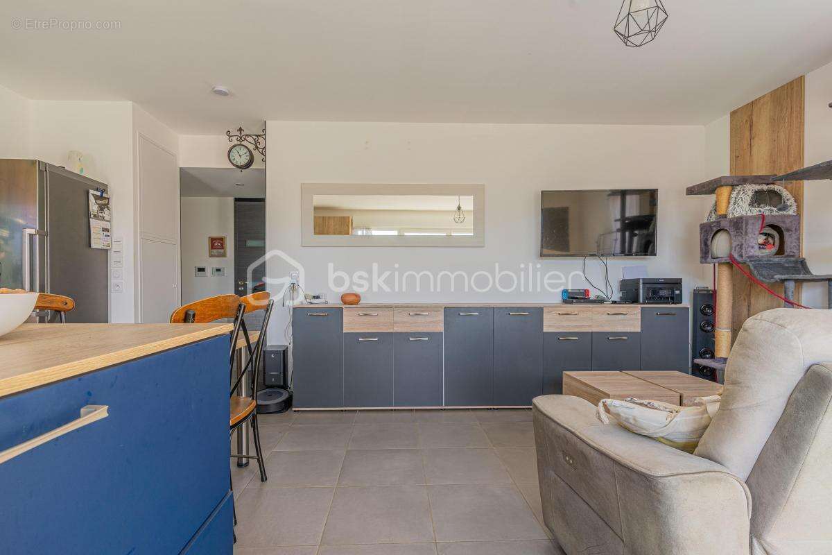 Appartement à POISY