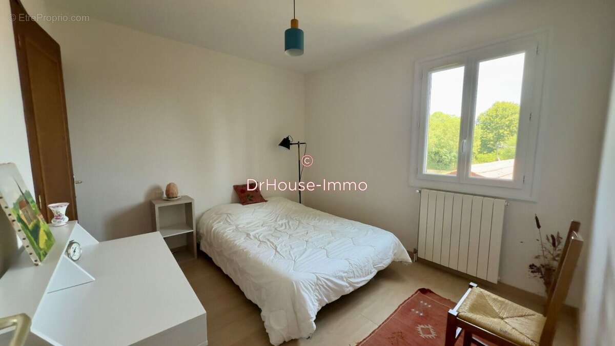 Maison 176 m² à Pradines  - photo 7