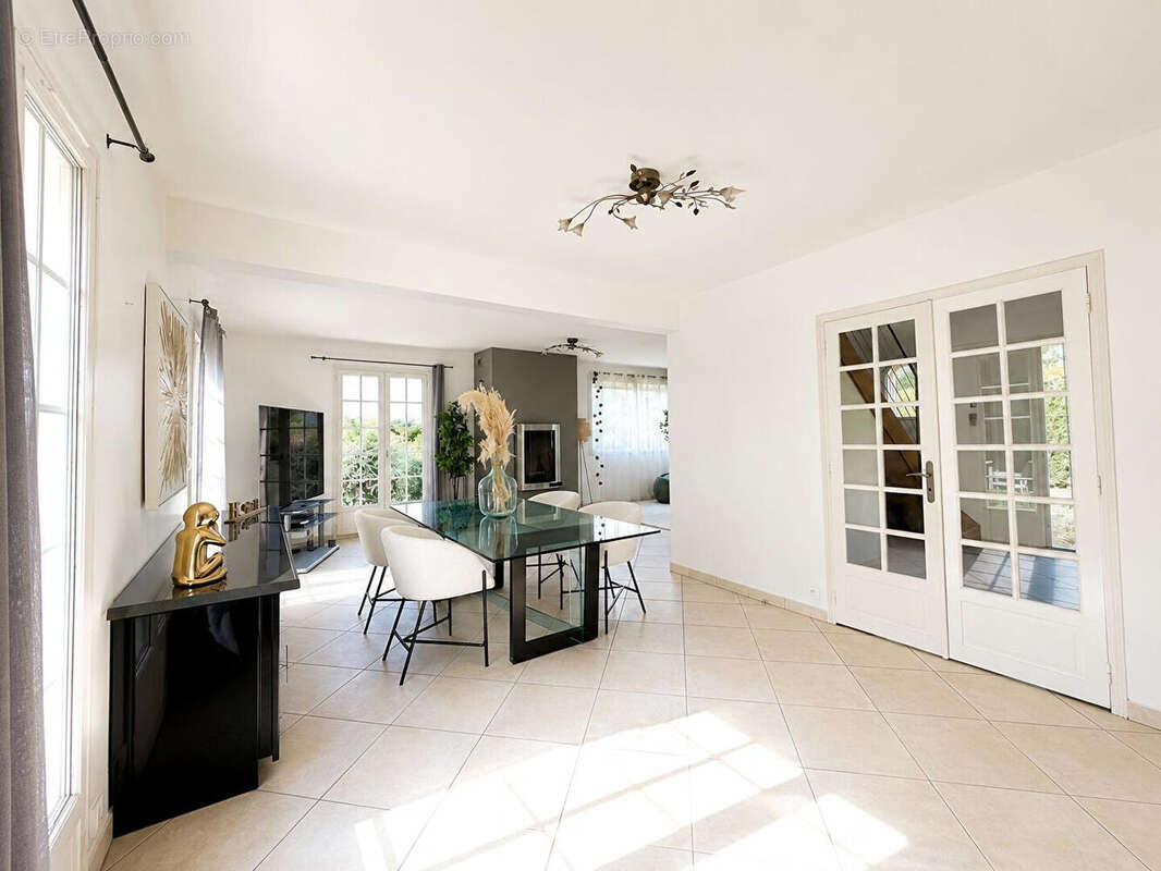 Maison spacieuse dans le coeur de Condé Ste Libiaire - photo 3