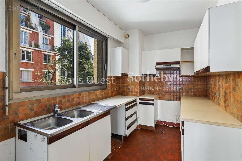 Appartement à PARIS-17E