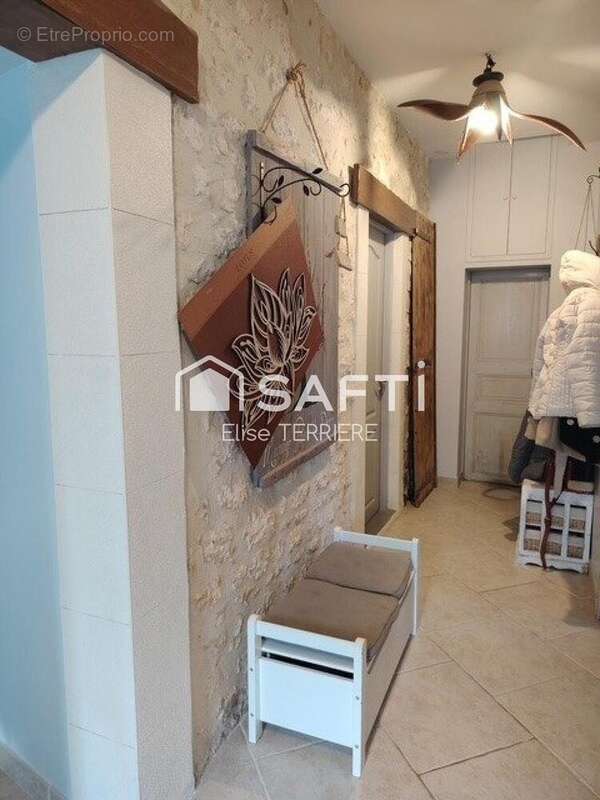 Maison 110 m² à Le Douhet  - photo 5