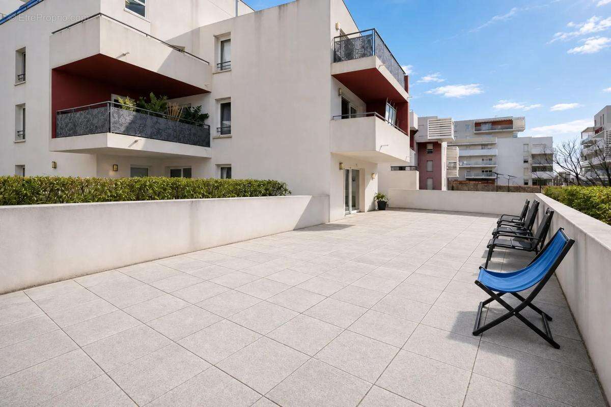 Appartement moderne 3p-Quartier St ASSISCLE-GARAGE-100m²Terrasse - photo 2