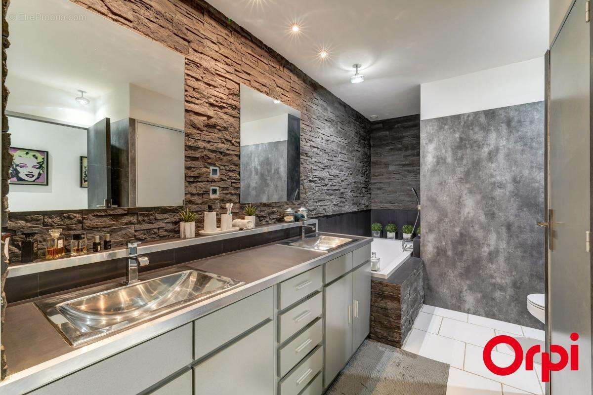 Appartement à RILLIEUX-LA-PAPE