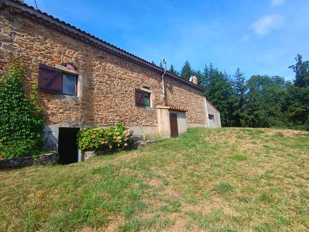 Maison à SAINT-JULIEN-LE-ROUX