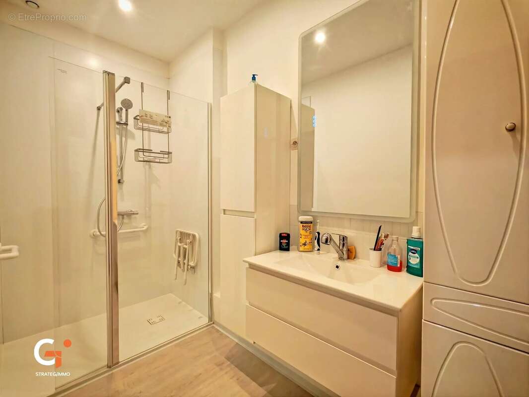 Saint-Étienne-du-Rouvray - Maison Individuelle 7 Pièces 142 m² - photo 9