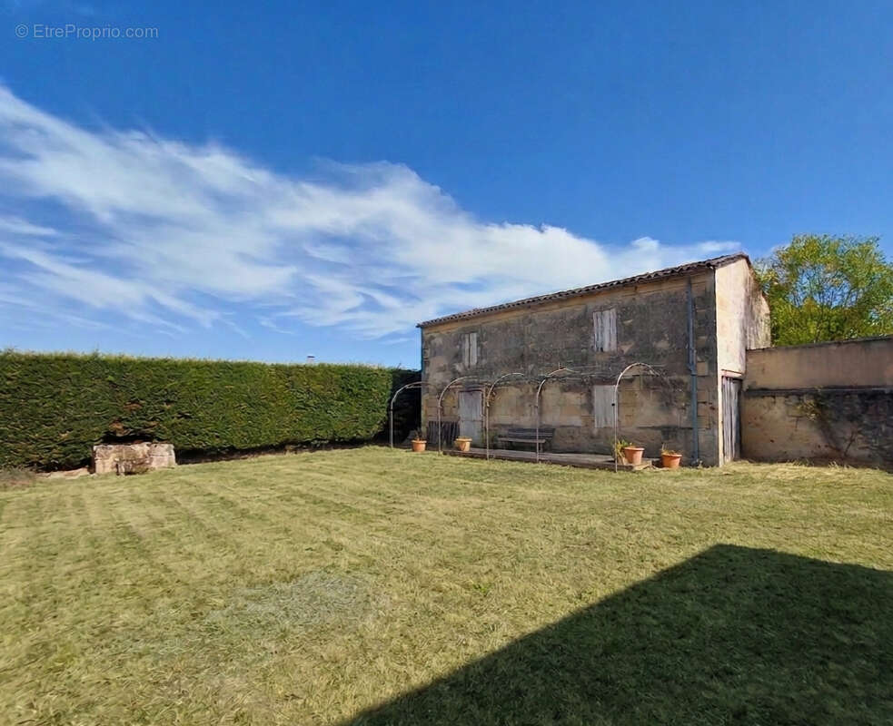 Maison de ville "bourgeoise" 245 m² Pugnac - photo 11