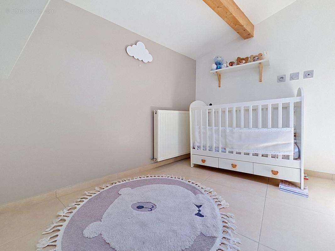 Appartement - Duplex - 2 Chambres - Cave - Place de parking privative en sus - Proche commodités - photo 11