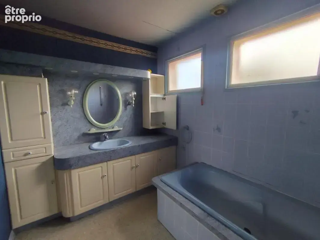 Maison d'habitation avec dépendances et parking privé - photo 8