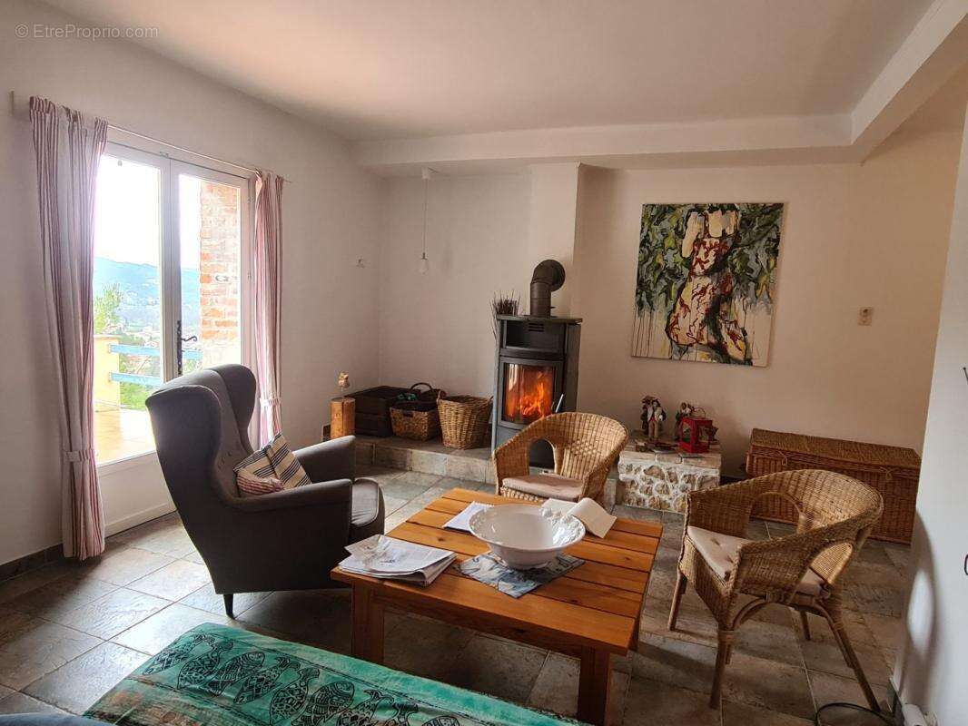 Coup de coeur pour cette propriété avec + d'un hectare de terrain - photo 7