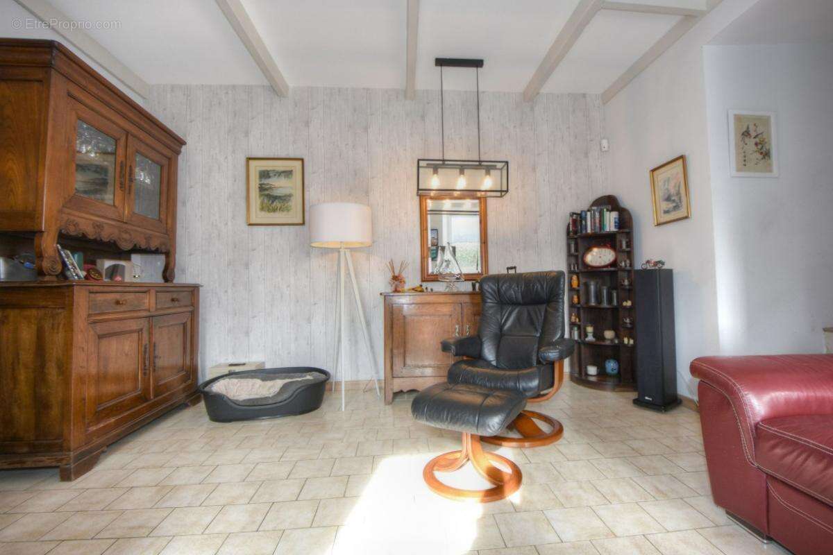 Maison à LA ROCHE-DERRIEN