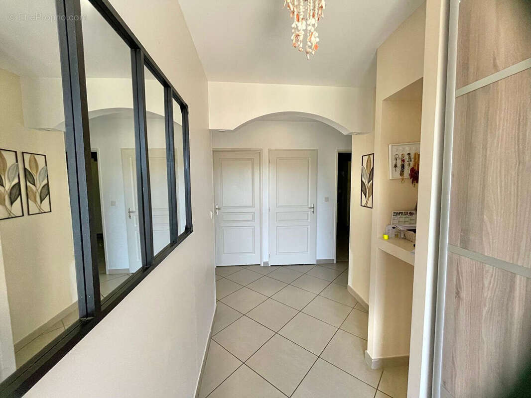 Maison à SAINT-CLAIR-DE-LA-TOUR