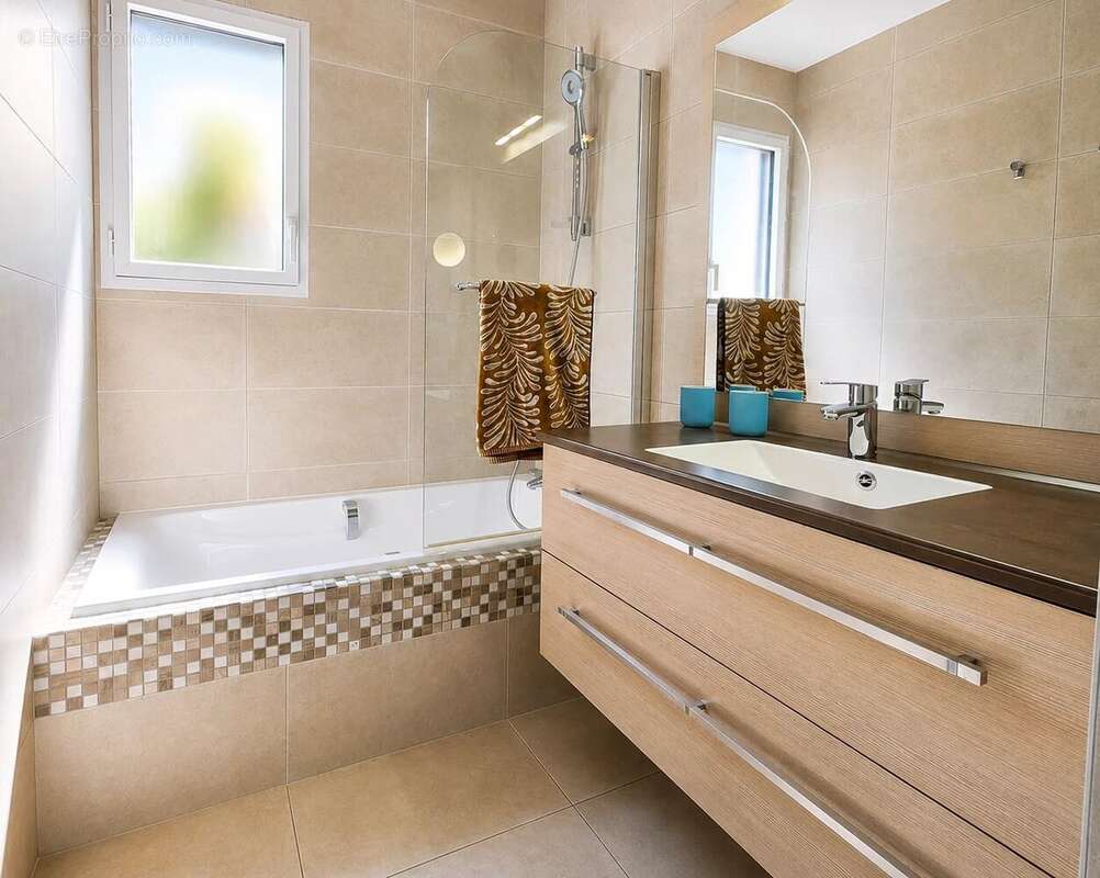 Hyères – Appartement esprit d’une villa, vue mer, jardin et double garage - photo 15
