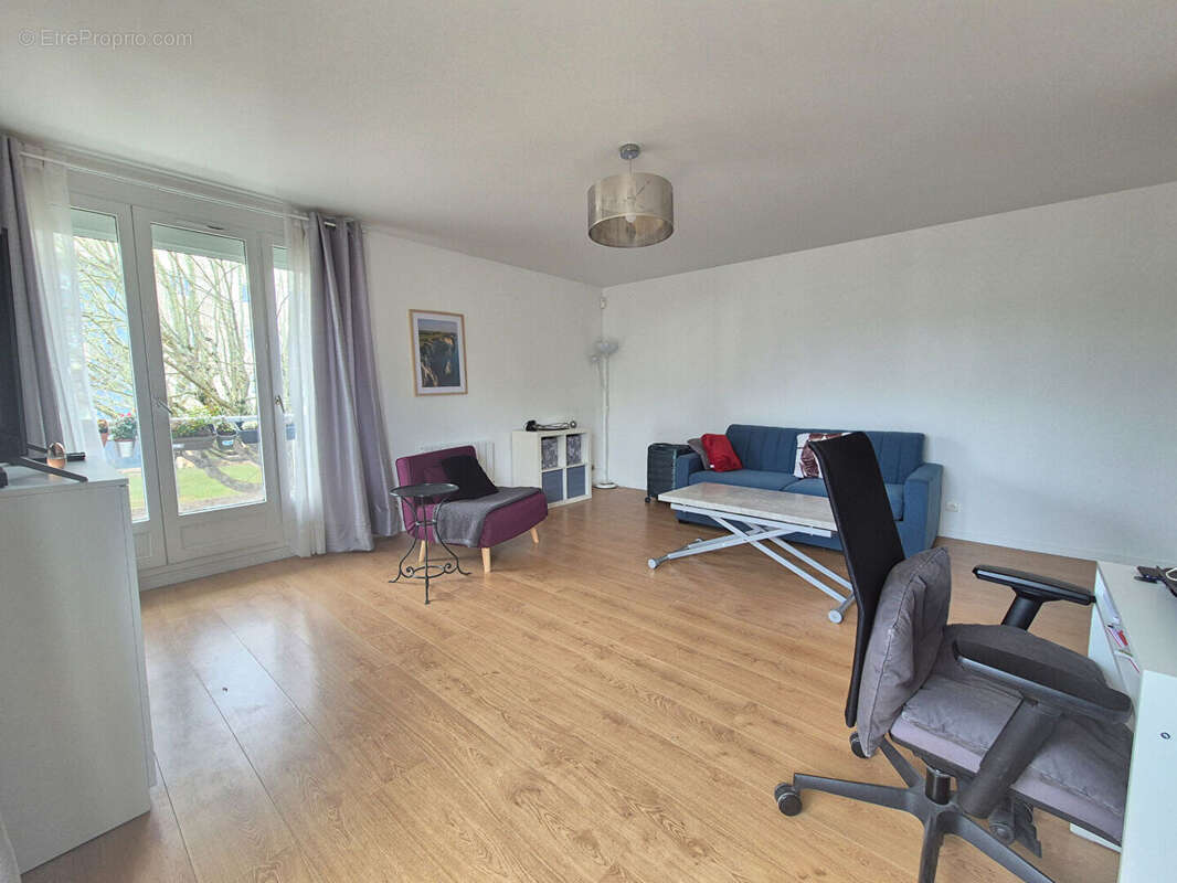 Appartement à MONTIGNY-LE-BRETONNEUX