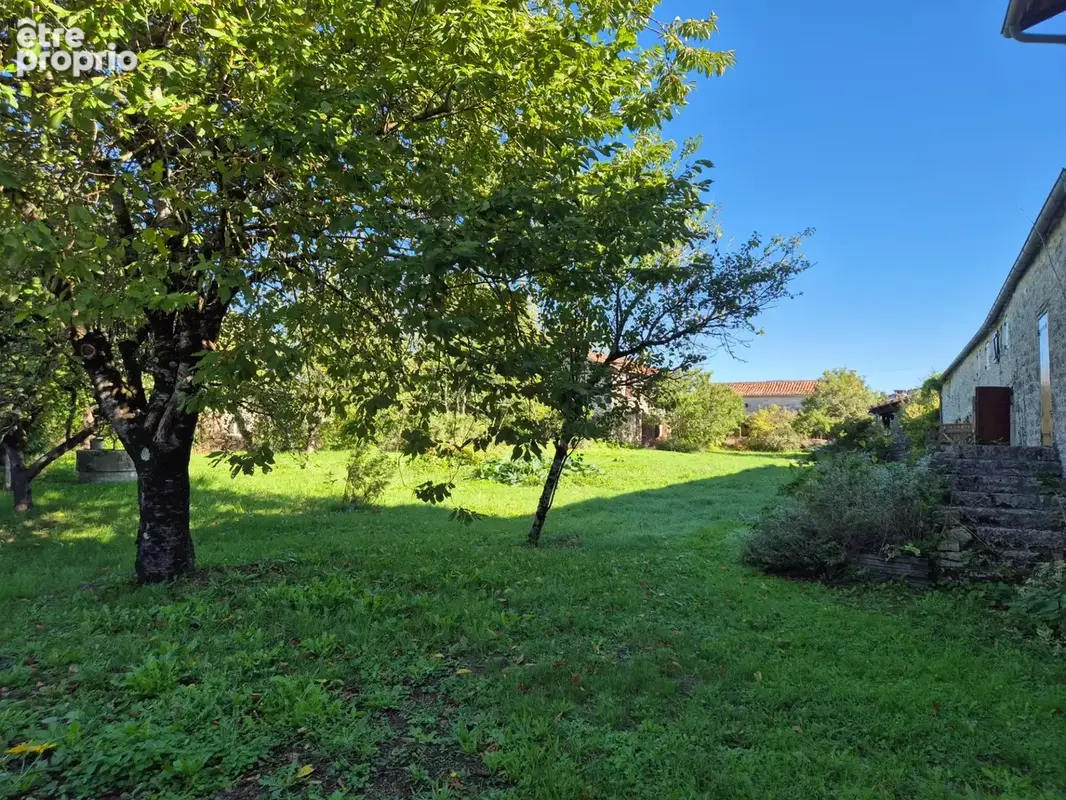 Corps de Ferme de 340 m2, avec plusieurs maisons indépendantes et 200 m2 de dépendances - photo 53