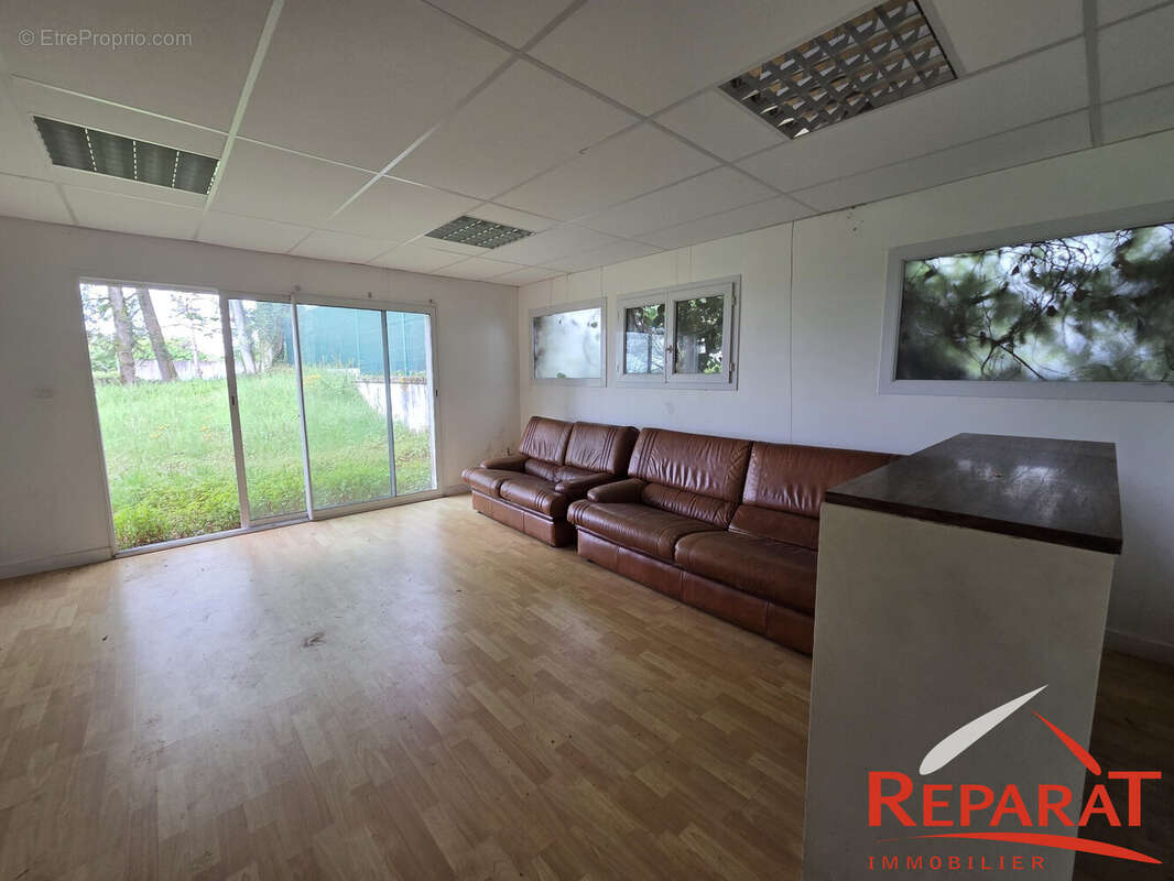 Commerce à NESPOULS