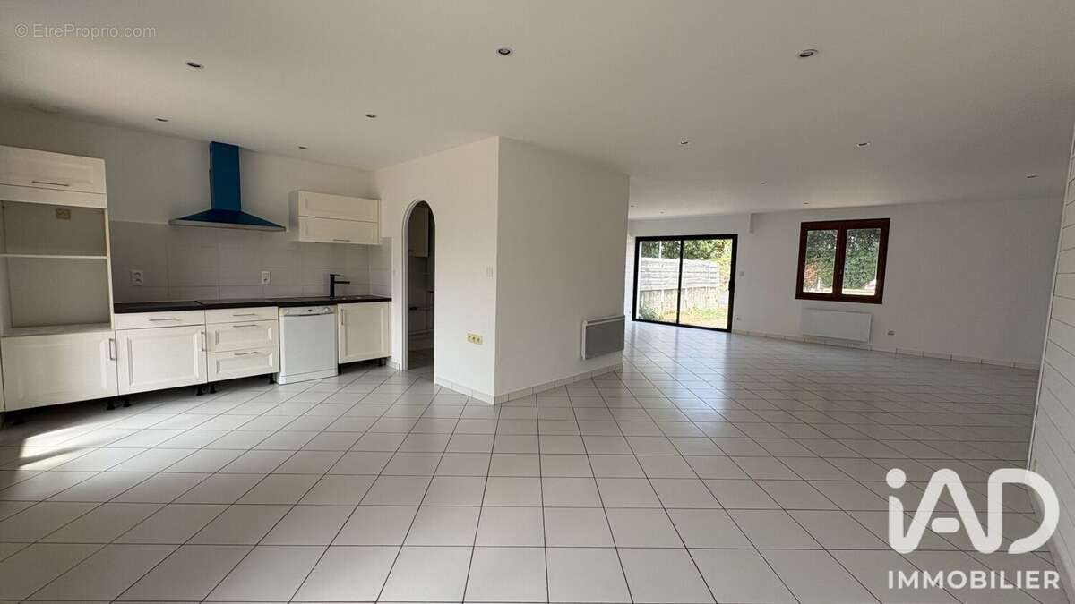 Maison 102 m² à Saint-Christophe-Du-Ligneron  - photo 2