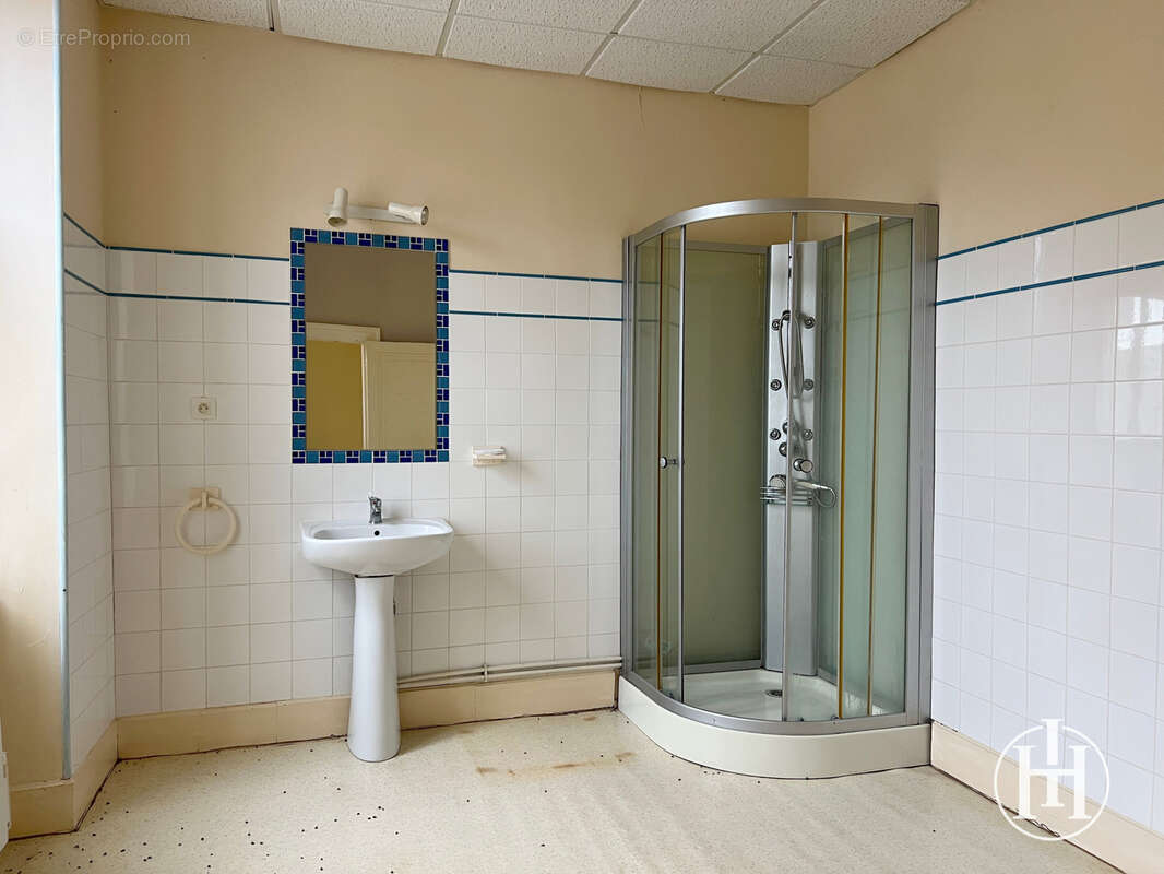 Appartement à VALLON-EN-SULLY