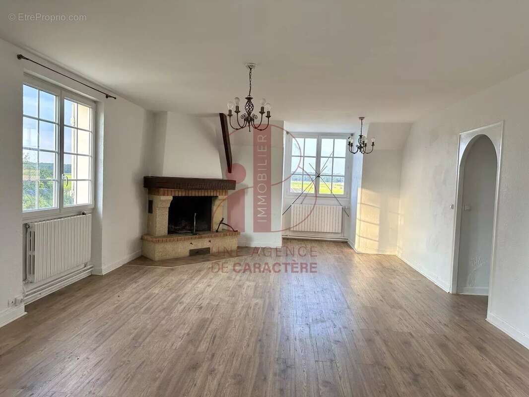 Maison à SAINT-MARTIN-EN-BIERE