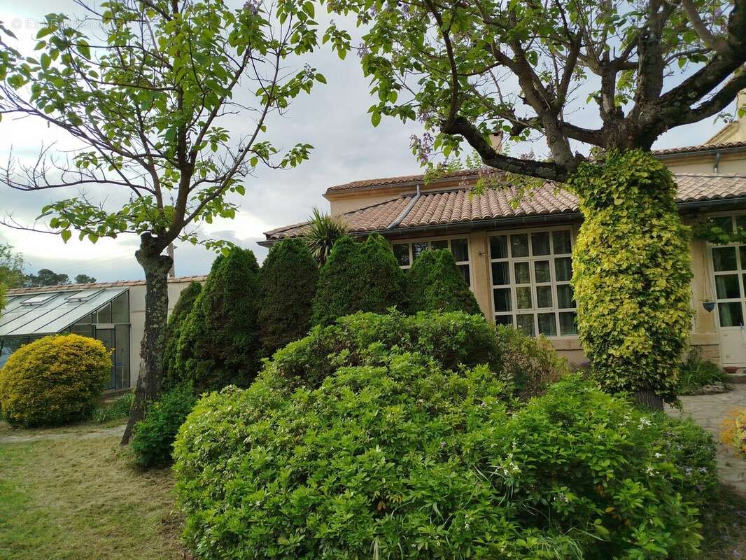 915 m² à Uzes  - photo 9